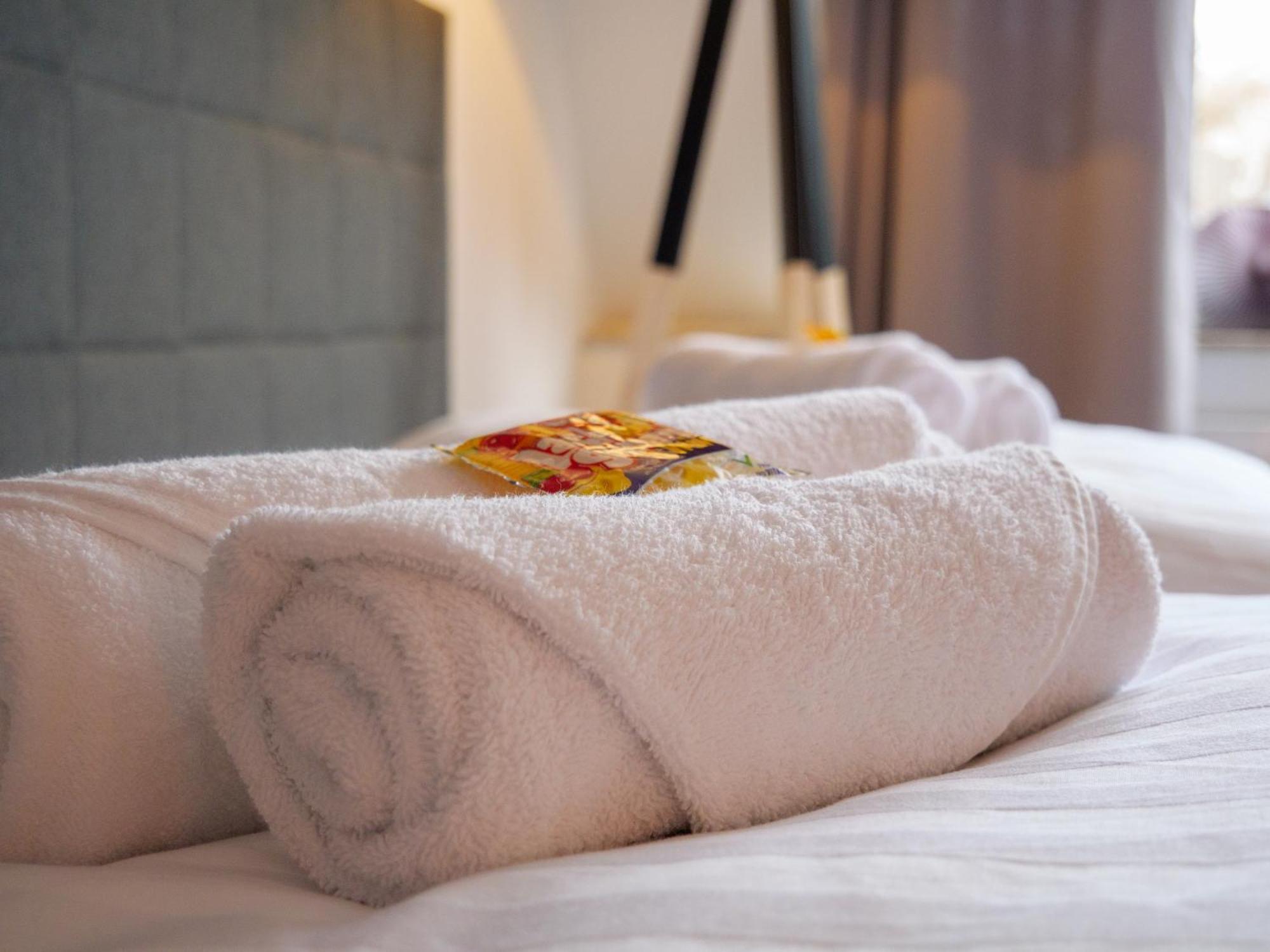 Amao-Green I 90Qm I Penthouse Maisonette Mit Rooftop I City Center I King-Size Betten لار المظهر الخارجي الصورة